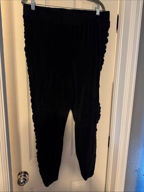Black Women Velvet Leggings with Side Ruching